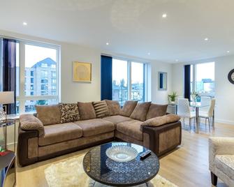 2 Bed Property Close to Heathrow Airport - Hounslow - Huiskamer
