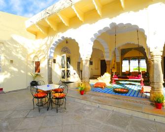 Fort Barli - A 16th Century Castle - Bijainagar - Patio