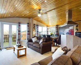 3 Bedroom Lakeview Lodge - Ensuite & Balcony Deck - Carnforth - Living room