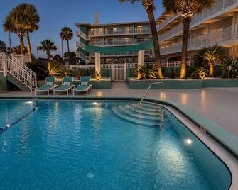 Chateau Mar Beach Resort Newly Renovated - Ormond Beach - Pool