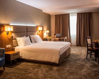 جولدن تيوليب فارنا - فارنا - غرفة نوم