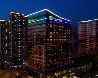 Holiday Inn & Suites Qingdao Jinshui By IHG - Qingdao - Building