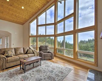 Idyllic Retreat ~ 20 Mi to Olympic National Park! - Port Angeles - Sala de estar