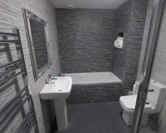 May's House - Liverpool - Bathroom