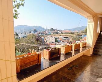 Happy Villa - Ooty - Balcony