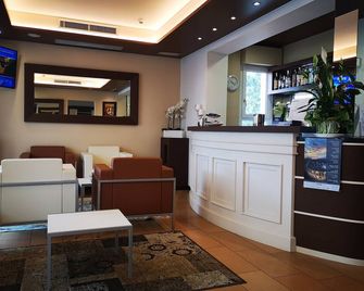 Hotel Clarin 14 by Dori - Peschiera del Garda - Vastaanotto