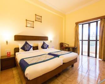 The Dhanhills - a valley view hotel in panchgani - Panchgani - Bedroom