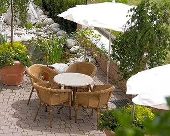 Hotel Enzian - Villa Ottone - Binnenhof