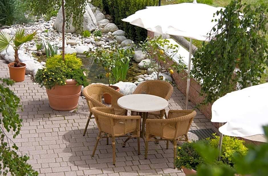 Hotel Enzian - Villa Ottone - Innenhof
