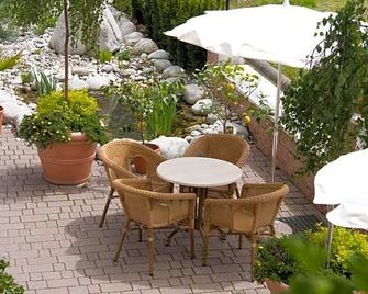 Hotel Enzian - Villa Ottone - Patio