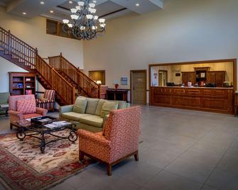 Country Inn & Suites by Radisson Princeton, WV - Princeton - Living room