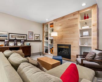 Country Inn & Suites by Radisson Chambersburg, PA - Chambersburg - Wohnzimmer