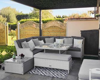 2 bedroom accommodation in Peldon - West Mersea - Patio