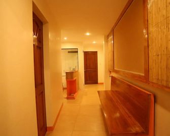 Hostel Avenue - Boracay - Pasillo