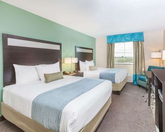 Baymont by Wyndham Midland Center - Midland - Ložnice