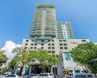 Coconut Grove Bayview unit Parking Included - Miami - Building