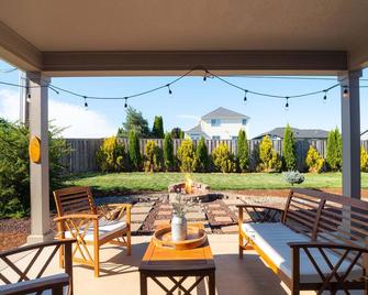The Watusi Place - A Modern Umpqua Valley Getaway - Winston - Patio