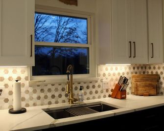 Fun and Relaxing Oklahoma Cabin / Located by Lake Texoma and Casino - Atoka - Küche