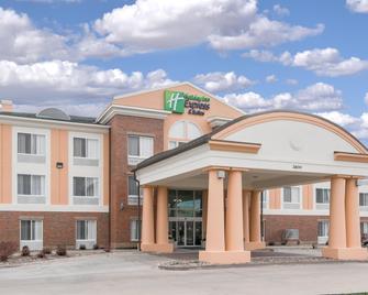 Holiday Inn Express & Suites Ames - Ames - Building