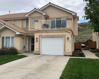 Paradise Canyon Golf Resort - Luxury Condo M399 - Lethbridge - Building