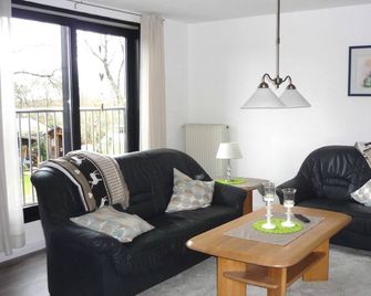 Ferienwohung Hanl - schöne FeWo mit 2 Schlafzimmern mit TV, Garten und großem Badezimmer - Wanderup - Wohnzimmer