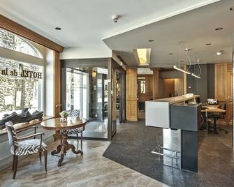 Hotel de la Cite - Saint-Malo - Front desk