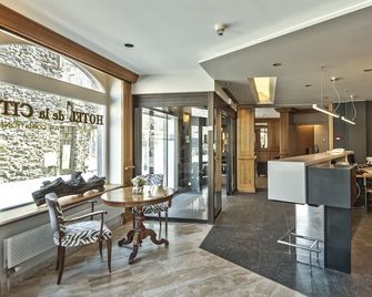 Hôtel de la Cité - Saint-Malo - Receptionist