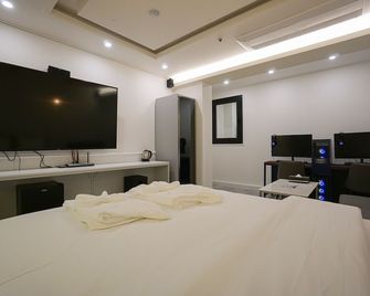 Ekklim Classic Hotel - Pyeongtaek - Habitación