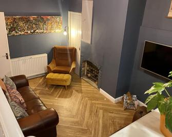 The Old Fire station Ludlow - Ludlow - Living room