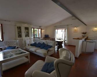 In Corniglia with balcony, Jacuzzi, free wi fi - Vernazza - Salon