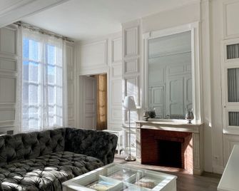 Hotel Particulier De Champrond - Chartres - Wohnzimmer