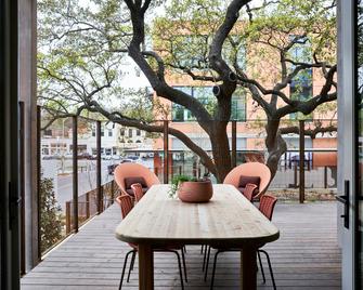 Hotel Magdalena - Austin - Balcony
