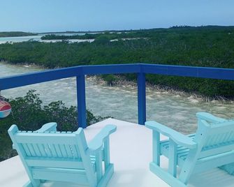 Island Retreat Near Tropic of Cancer Beach - Hartswell - Balcón