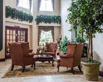 Comfort Inn & Suites - Hawthorne - Patio
