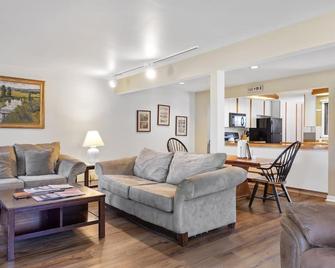 Outpost: Teton Shadows Eagle D - Close to Tetons! - Jackson - Living room
