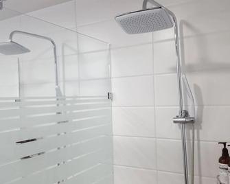 Amazon Guesthouse - Seoul - Bathroom