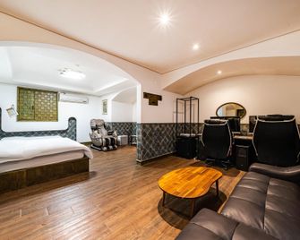 Sintanjin Rohas Motel - Daejeon - Bedroom