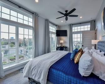 Rock & Roll Tide! Steps away from Amphitheater and downtown! - Tuscaloosa - Bedroom