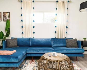 San Antonio Charming 3 br 2 bath 6 min to downtown - San Antonio - Pokój dzienny