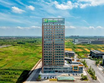 Holiday Inn Express Qidong Economic Zone By IHG - Shanghai - Building