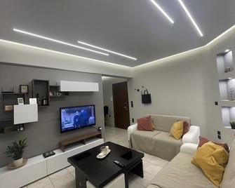 Serenity apartment - Pirgos - Olohuone