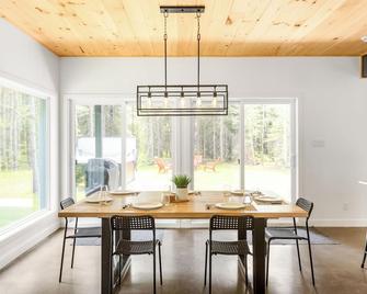 Alto - Chalet Boréal Luxueux - Saint-Alexis-des-Monts - Essbereich