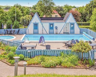 One-Bedroom Apartment In Knebel - 크네벨 - 수영장