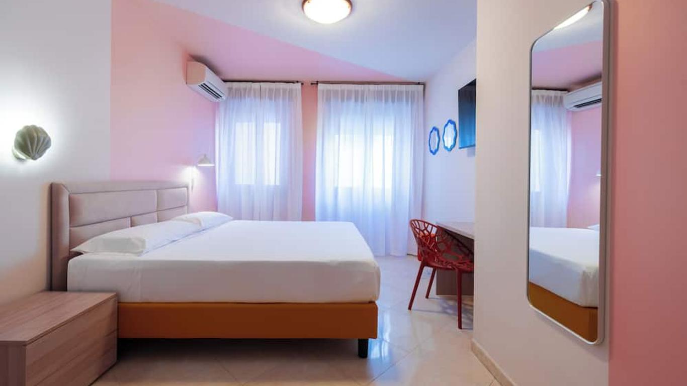 La Vista Postcard Hotel