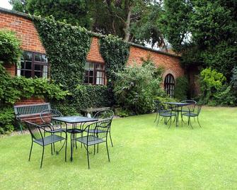 Donington Manor Hotel - Derby - Patio
