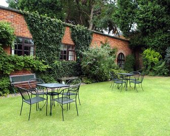 Donington Manor Hotel - דרבי - פטיו