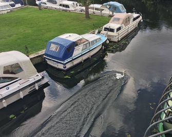 Waterfront House In The Heart Of St Neots - St. Neots