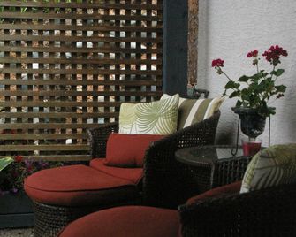 Beachfront Two Bedroom Suite with sofa bed - Qualicum Beach