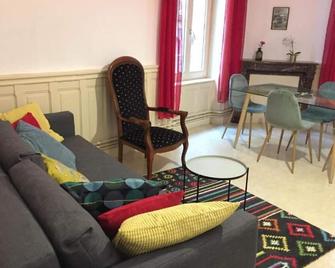 Cap Coutellerie - Séjours Pros Ou Familles En Hypercentre De Thiers - Thiers - Salon