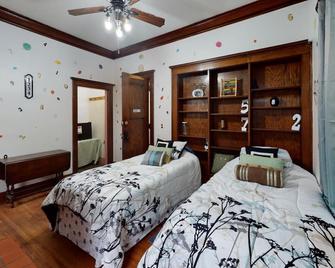 Bougainvillea Bed & Breakfast In The Heart Of Wausau!! - Wausau - Habitación